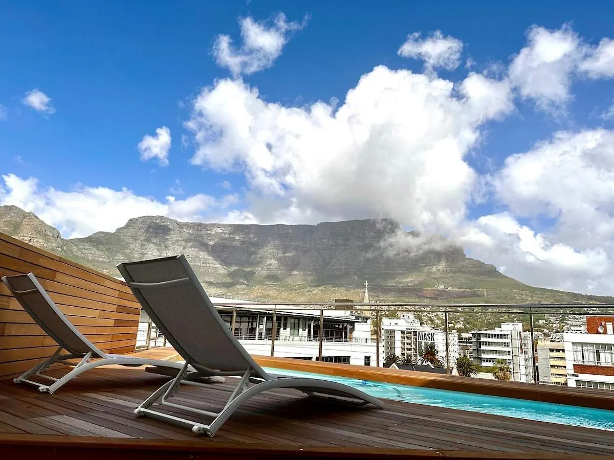 Central Luxury Penthouse, Private Pool & Backup Power Cape Town Apartment