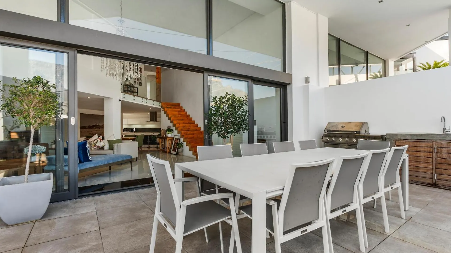 Apartment Central Luxury Penthouse, Private Pool & Backup Power Cape Town