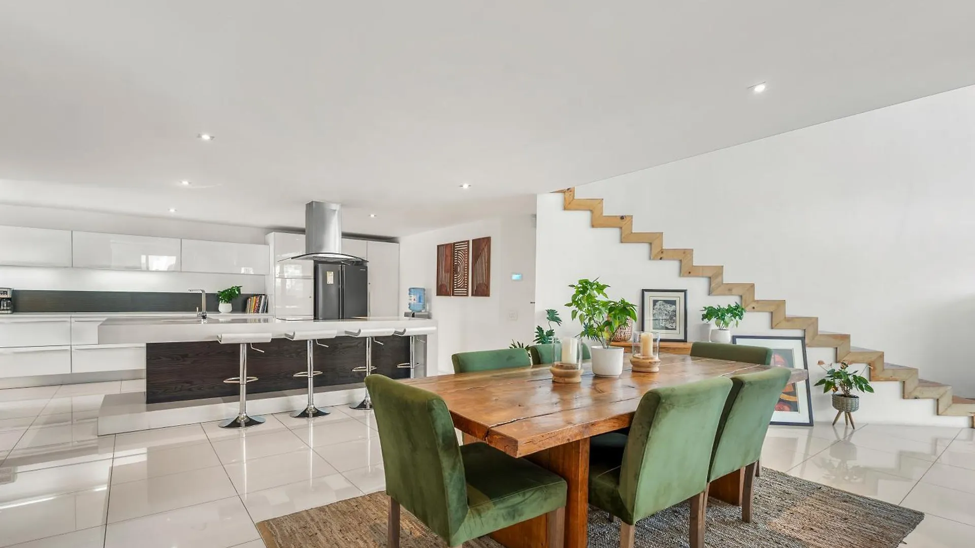 Central Luxury Penthouse, Private Pool & Backup Power Cape Town