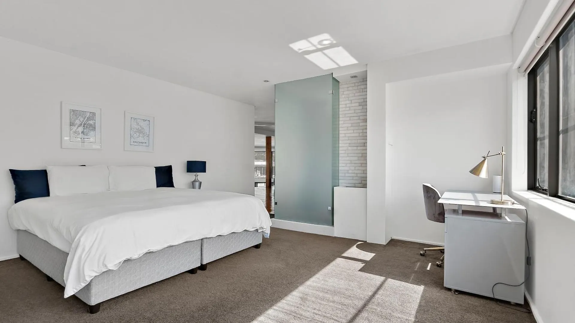 Central Luxury Penthouse, Private Pool & Backup Power Cape Town Apartment