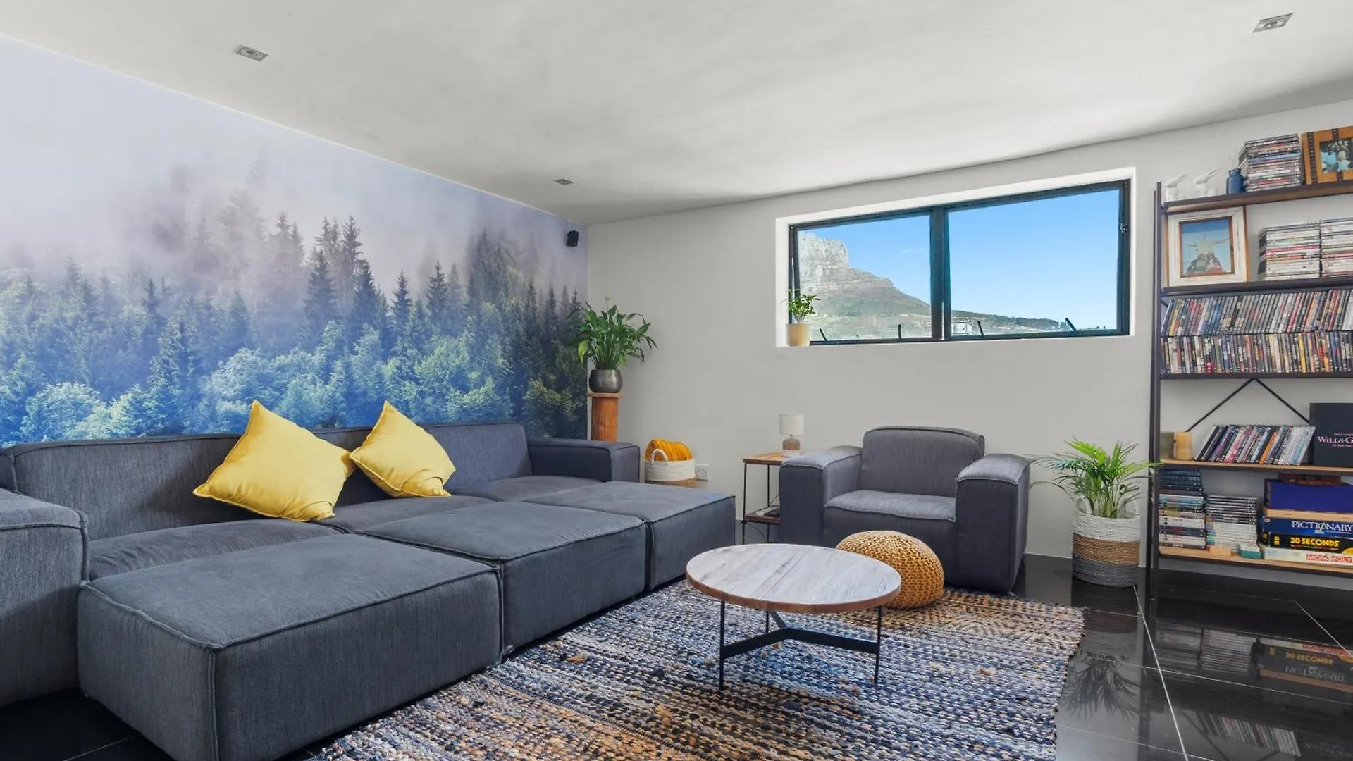 Central Luxury Penthouse, Private Pool & Backup Power Cape Town Apartment