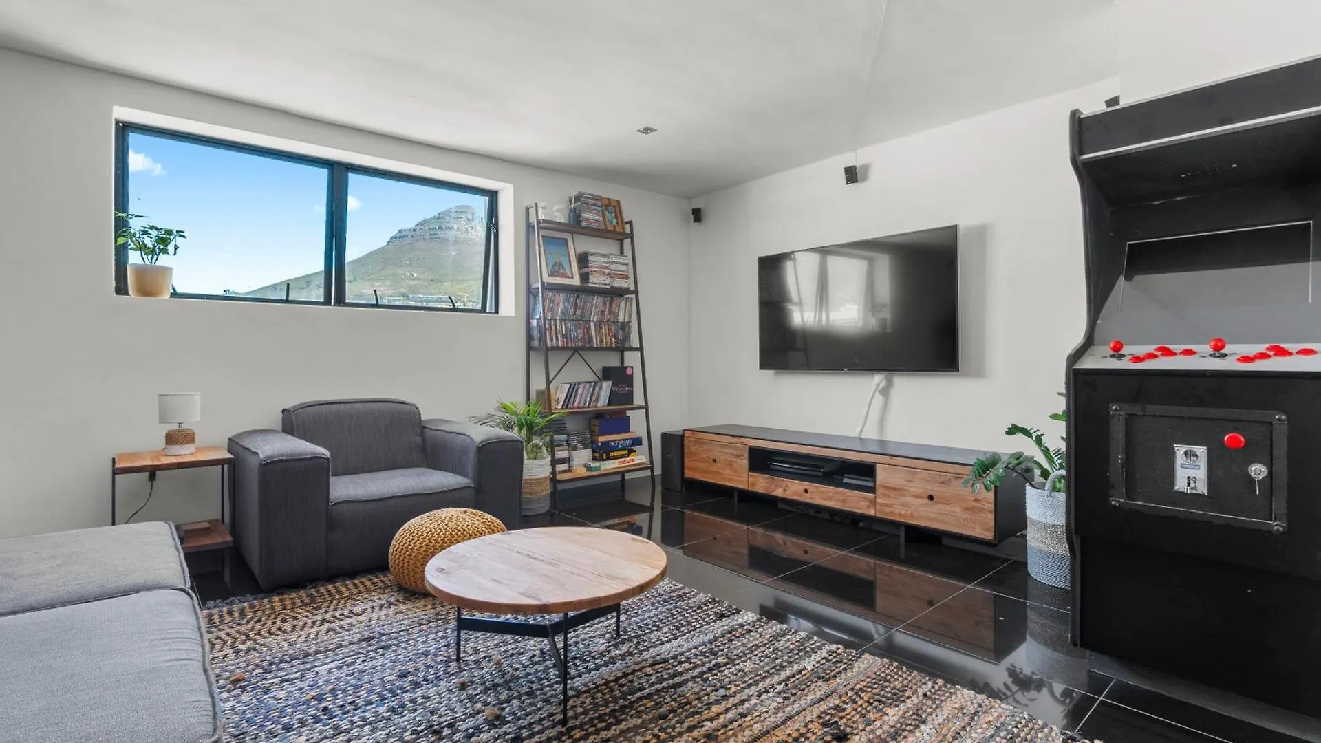 Apartment Central Luxury Penthouse, Private Pool & Backup Power Cape Town